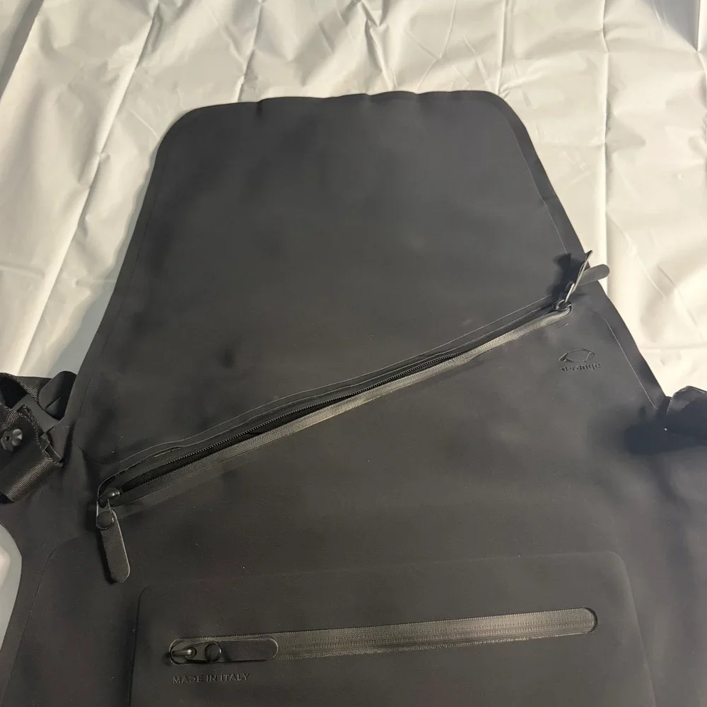 RLX Ralph Lauren Mens Messenger Bag Blue Black Water-Resistant Techwear Light